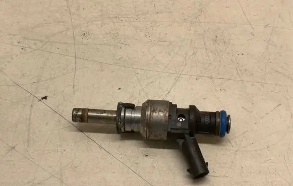 Porsche Cayenne (92A) Fuel injector 106E036K