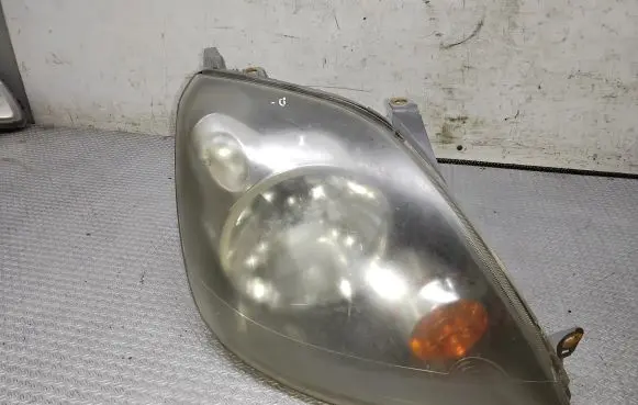 Ford Fiesta Headlight/headlamp