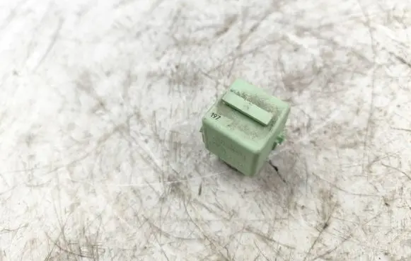 BMW 5 E39 Other relay 8373700 6134 V23134J59X102