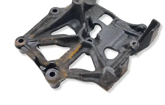 Mitsubishi 3000 GT A/C compressor mount bracket MB609653