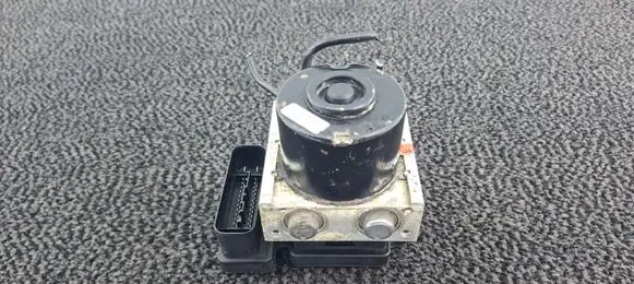 Volkswagen Golf V ABS Pump 1K0907379P 1K0614117Q