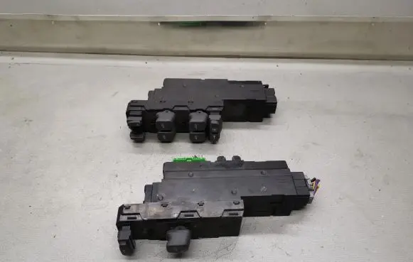Volvo V70 Electric window control switch 7923