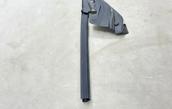 Tesla Model Y Rubber seal front door (on door) 150006600B