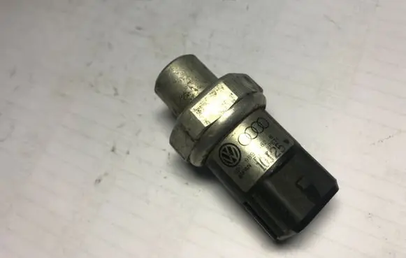 Audi A4 S4 B5 8D Air conditioning (A/C) pressure sensor 8D0959482B