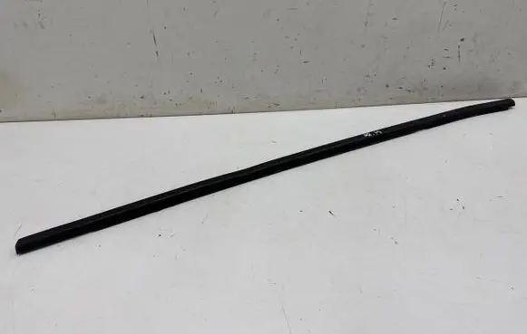 Opel Crossland X Front door glass trim molding 39124056