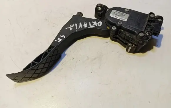 Skoda Octavia Mk1 (1U) Accelerator throttle pedal 6Q1721503B 6PV00849501