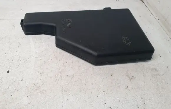 Toyota Prius (XW20) Fuse box cover 8644YA1