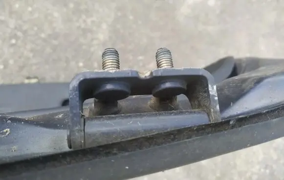 Mitsubishi Carisma Tailgate/trunk/boot hinge