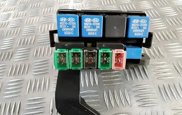 Hyundai Santa Fe Fuse module 919402B000