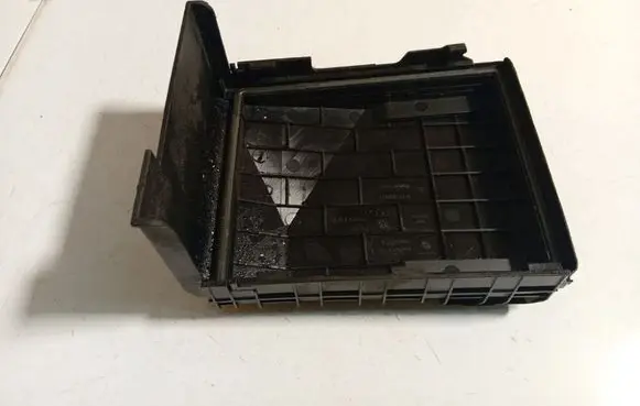 Volkswagen PASSAT B6 Fuse box cover 1K0937132F