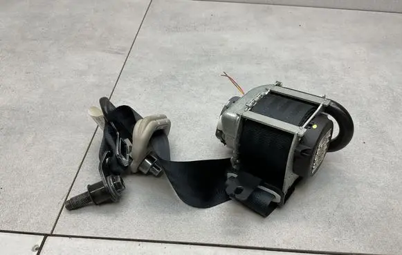 Nissan Juke I F15 Front seatbelt 617969900A