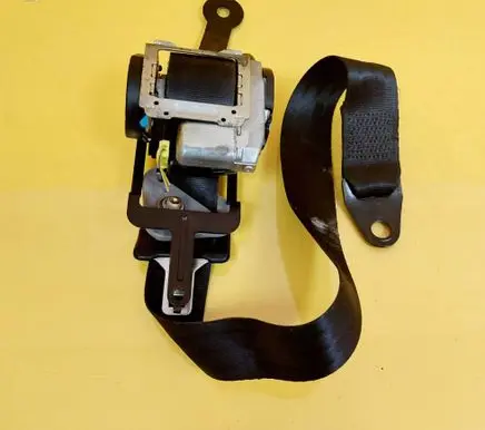 Nissan Primera Front seatbelt 04167064