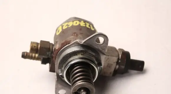 Volkswagen Golf VI Fuel injection high pressure pump 03C127026D