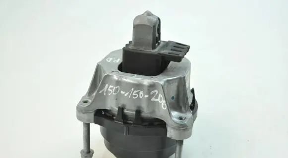 BMW 5 G30 G31 Engine mount bracket 2680070