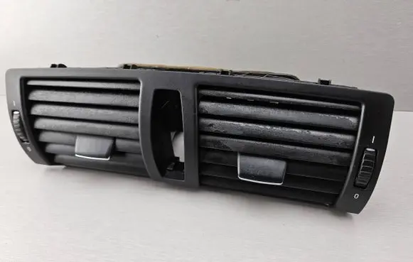 BMW 1 E81 E87 Dash center air vent grill 7059189 64227059189