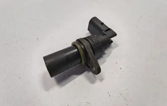 BMW 5 E39 Crankshaft position sensor 2247926 13622247926