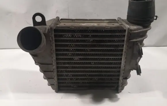 Skoda Octavia Mk1 (1U) Intercooler radiator 862319R 1J0145805D