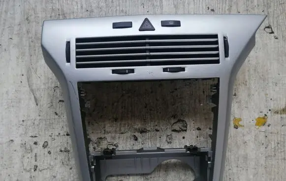 Opel Astra H Radio/GPS head unit trim 13100105XF