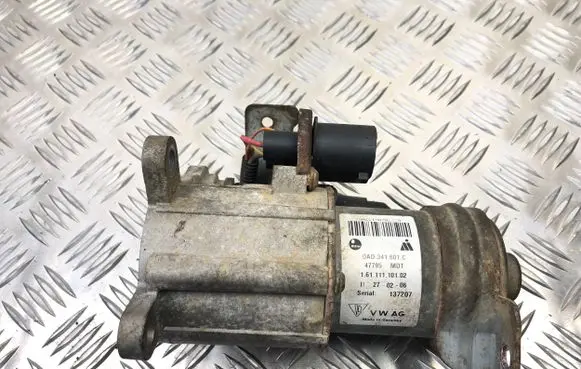 Volkswagen Touareg I Gearbox-reducer motor 0AD341601C