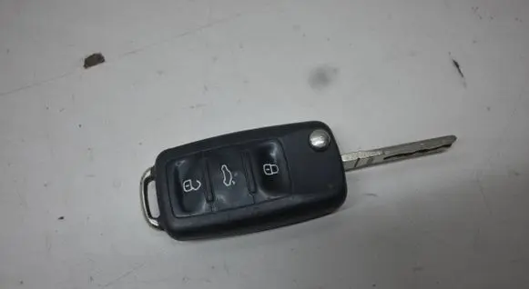 Volkswagen Tiguan Ignition key/card 5K0837202AD