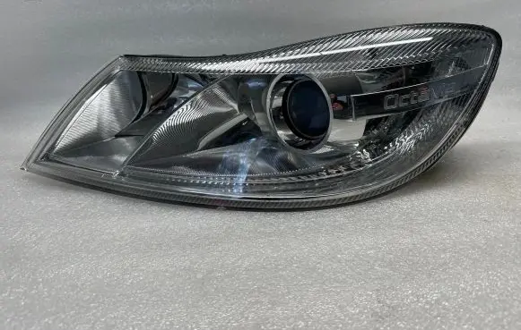 Skoda Octavia Mk2 (1Z) Headlight/headlamp 1Z1941015F 1EL24705201