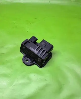 BMW 5 F10 F11 Glow plug pre-heat relay 8519472 120809 0522140104