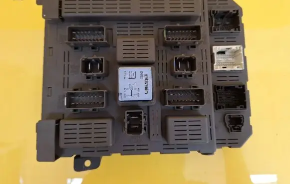 Peugeot 607 Fuse box set 9648051080