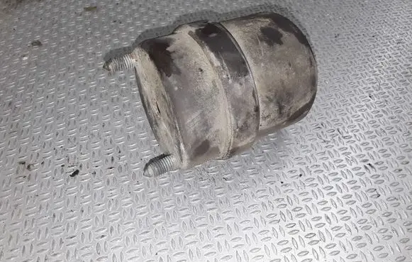 Volkswagen Transporter - Caravelle T4 Engine mount bracket