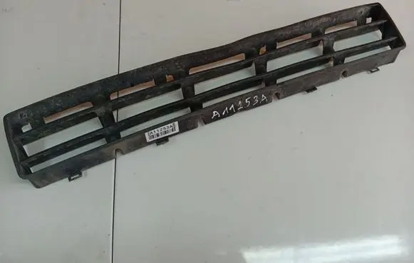 Volkswagen Golf IV Front bumper lower grill 1J0853677