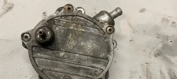 BMW 7 E65 E66 Vacuum pump