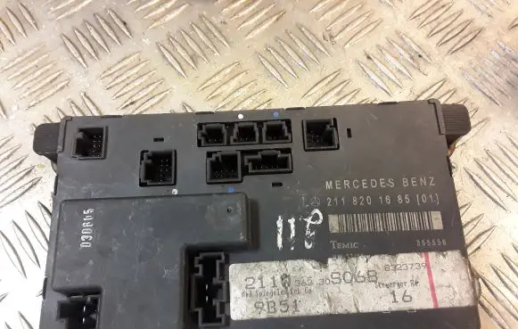 Mercedes-Benz E W211 Door control unit/module 2118201685 A2118201685