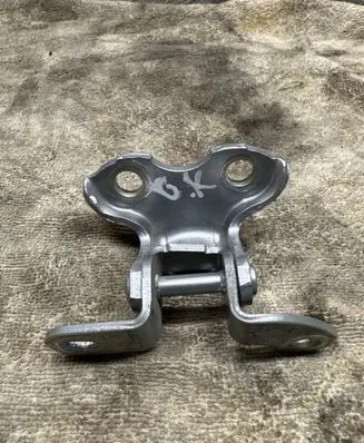Toyota RAV 4 (XA50) Rear door upper hinge 