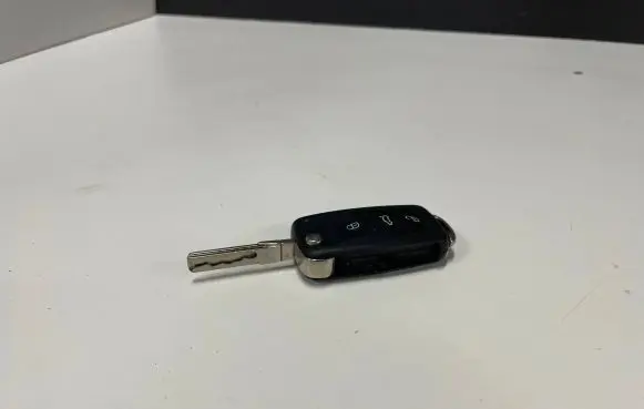 Volkswagen Polo V 6R Ignition key/card 5K0837202AD