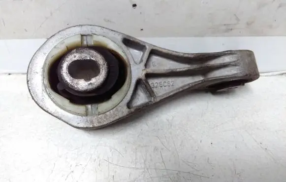 Nissan Note (E11) Engine mount bracket 326C62