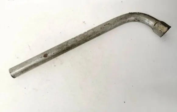 Volkswagen PASSAT B6 Wheel nut wrench 