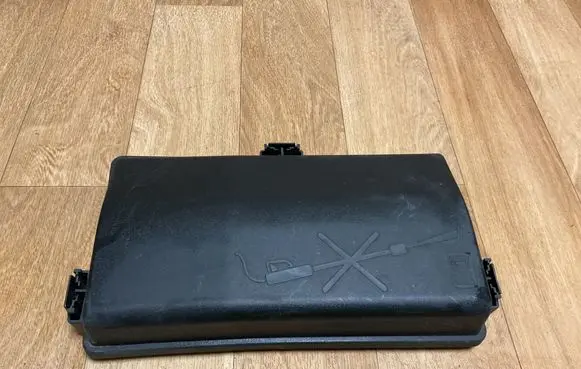 Opel Insignia A Fuse box cover 13222784 544949969