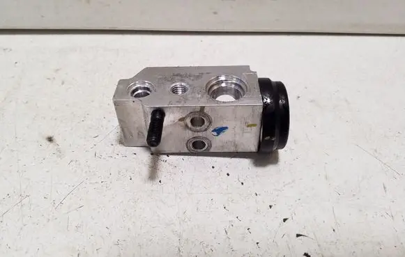 KIA Stonic Air conditioning (A/C) expansion valve T416231100