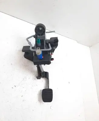 Opel Vivaro Clutch pedal 465038677R 93868409