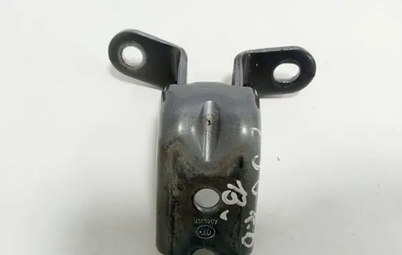 Hyundai i30 Front door upper hinge A046057