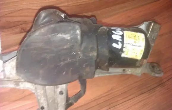Renault Laguna I Wiper motor