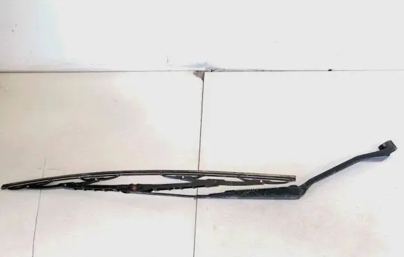 Toyota RAV 4 (XA20) Front wiper blade arm