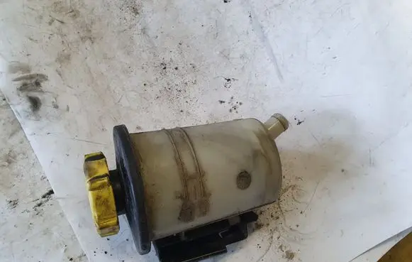 Land Rover Discovery 3 - LR3 Power steering fluid tank/reservoir NOCODE