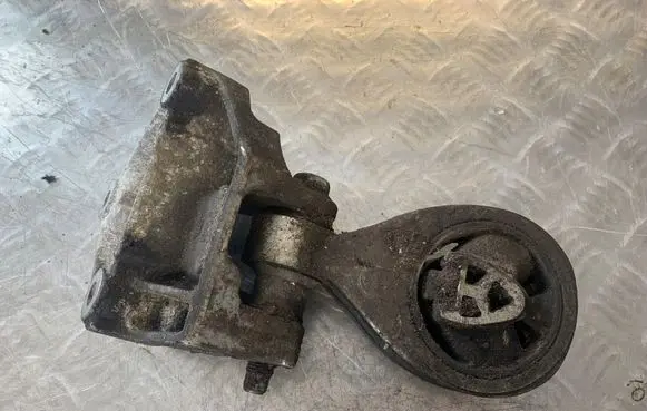 Nissan Qashqai Engine mount bracket