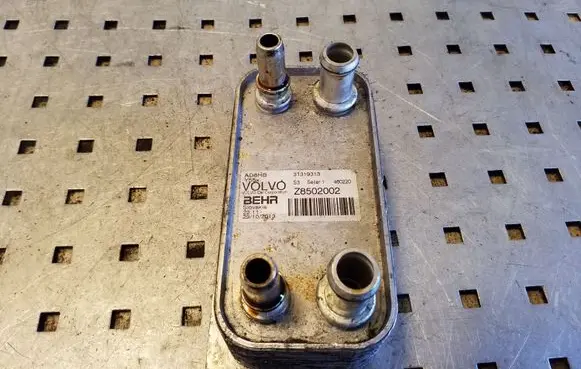 Engine oil radiator