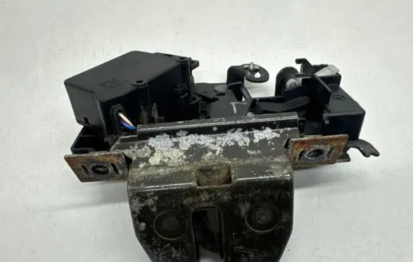 Volvo S70 V70 V70 XC Tailgate/trunk/boot lock/catch/latch 9203955