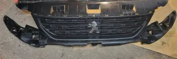 Peugeot Partner III Front bumper upper radiator grill 8W0807681