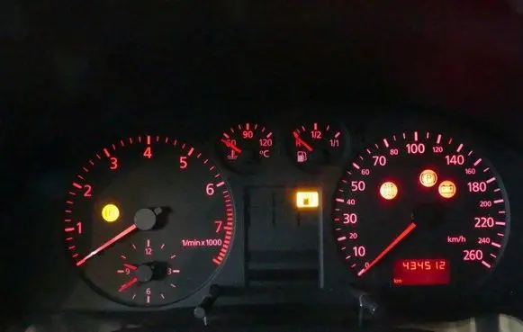 Speedometer (instrument cluster)