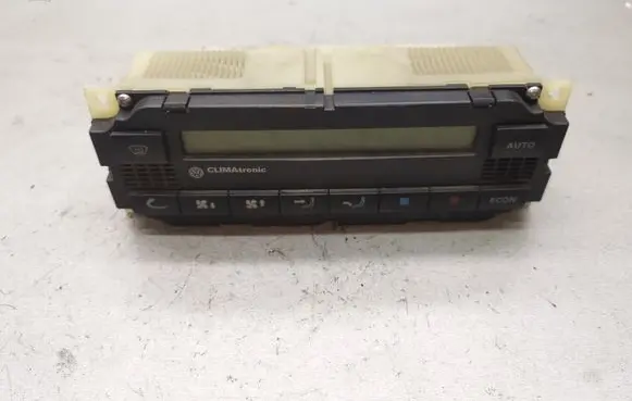Volkswagen PASSAT B5 Climate control unit 1J1907044