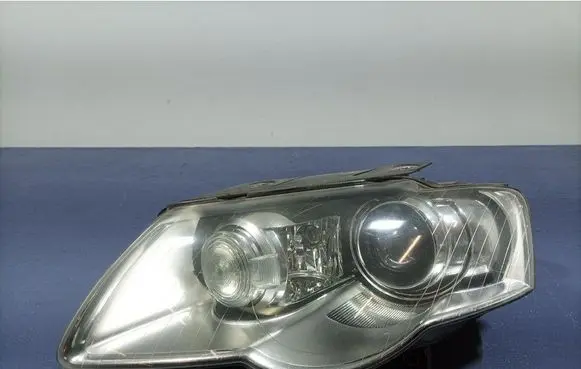 Volkswagen PASSAT B6 Headlight/headlamp 3C0941751K