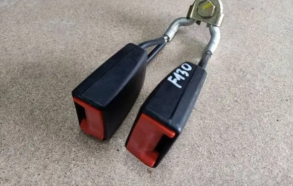 Skoda Fabia Mk1 (6Y) Rear seatbelt buckle 6Y0857488